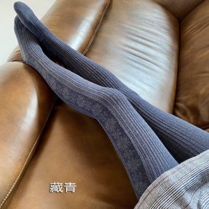 O1CN01O7EnTR1lVRX1vyUvr_3606344824-0-cib.jpg 12-09秋冬日系棉混显瘦腿双针竖条纹提花雪花连裤袜女针织打底袜