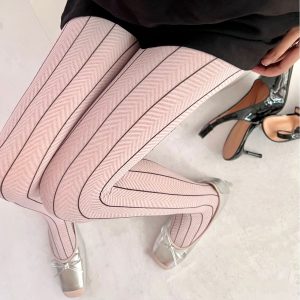 O1CN01xnmV9T2AM9yYTZ3y0_2206661208188-0-cib-2.jpg 秋冬日系复古黑蓝彩色竖线条人字纹棉质水波纹撞色个性连裤打底袜